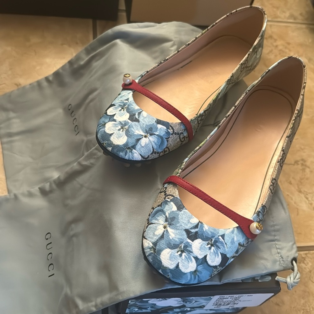 AUTHENTIC GUCCI LOAFERS